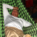 King Harald slept in a hammock for the first time in his life. Published 4 May 2013. Handout picture from the Royal Court. For editorial use only, not for sale. Photo: Rainforest Foundation Norway / ISA Brazil.
